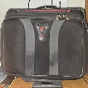 SwissGear Granada Double Gusset Wheeled Laptop Case - Black